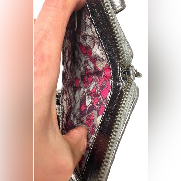 Elliott Lucca Wallet Wristlet Silver Metallic Leather - Picture 5 of 5